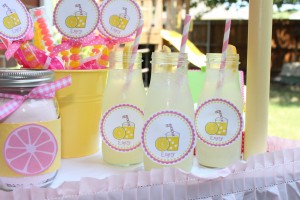 Lemoniady w butelkach. blog ślubny perfect wedding